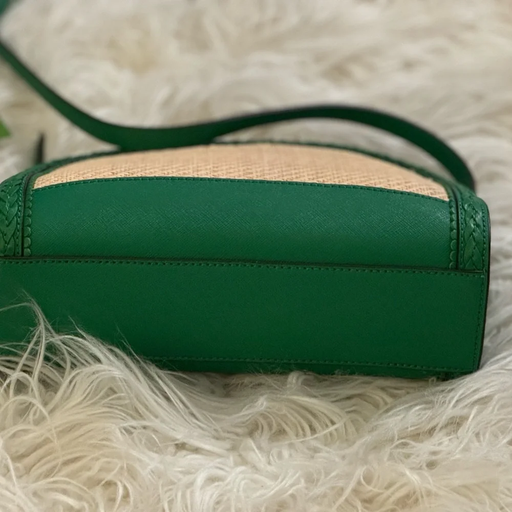 🆕NWT🆕 Kate Spade Straw Dome Crossbody with Green Bean Saffiano Leather Trim!💚 - Picture 6 of 7